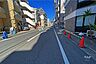 その他：敷地北西側の前面道路（南西側から）