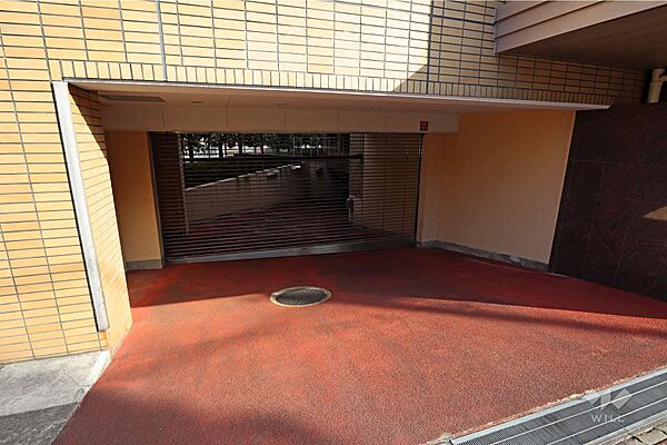 駐車場の出入り口（ロボットゲート付き）