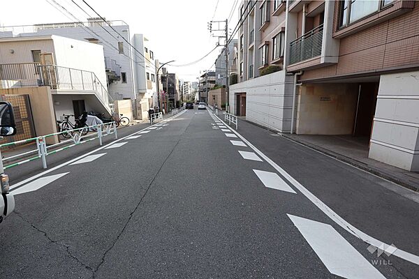 敷地南西側の前面道路