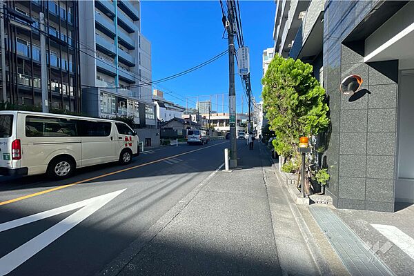 敷地南側の前面道路