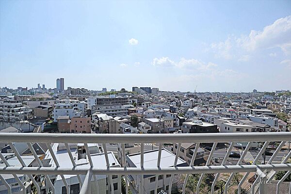 バルコニーからの眺め（南西方向）［2026年4月11日撮影］