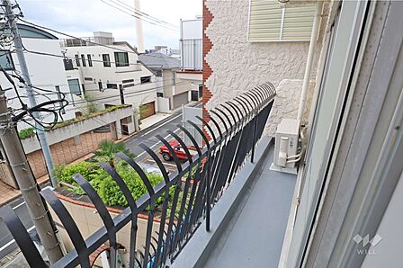 バルコニー3階部分なので、日当たり、眺望、風通し良好です。