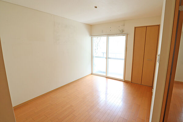 LDK自然光が差し込む明るいお部屋です。