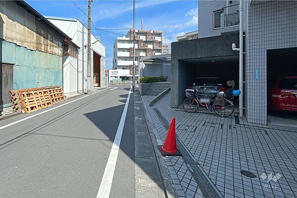 敷地北側の前面道路