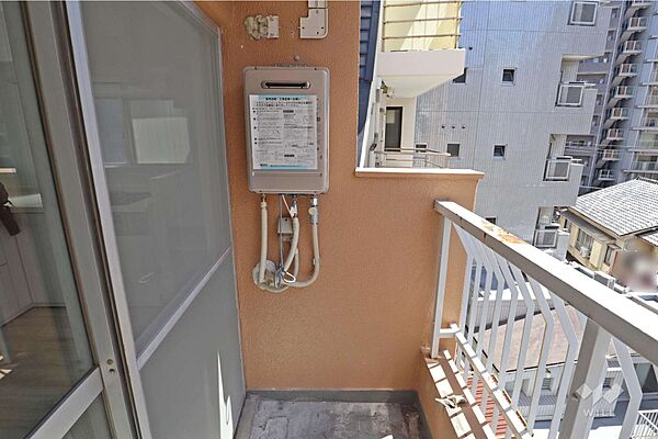 バルコニー日当たり、風通し良好です。お洗濯物も乾きやすいです。