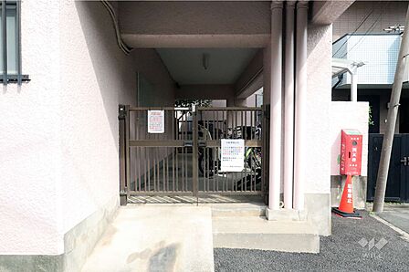 屋内に設けられた駐輪場