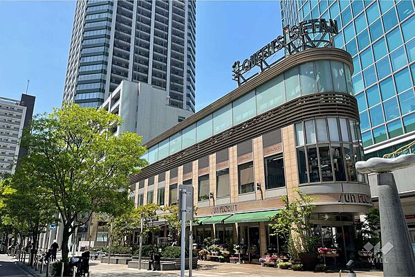 クイーンズ伊勢丹(白金高輪店)の外観