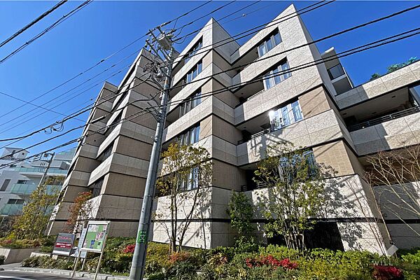 パークナード代官山の外観（東側から）