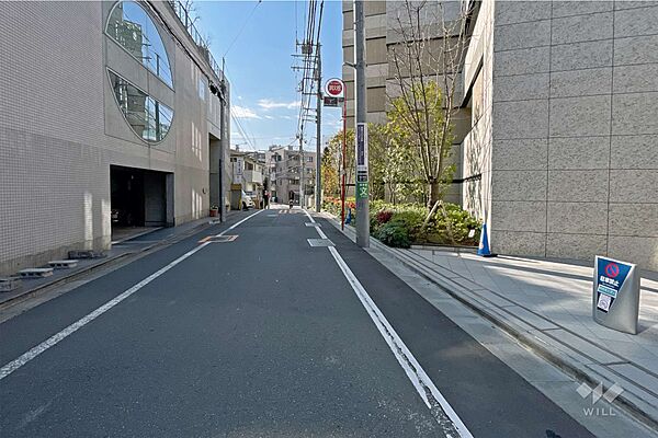 敷地北側の前面道路