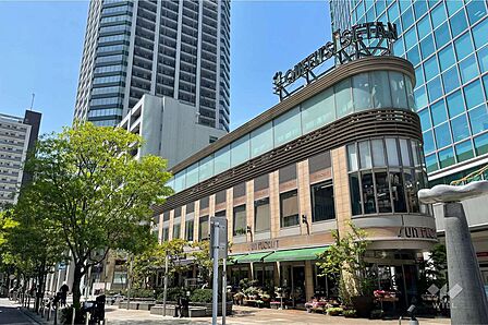 クイーンズ伊勢丹(白金高輪店)の外観