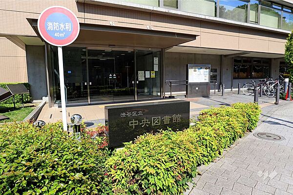 中央図書館の外観