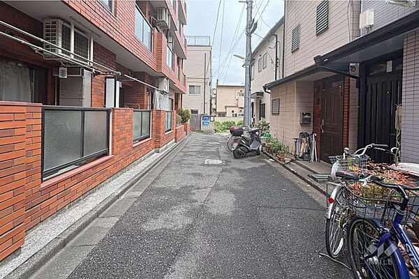 敷地南東側の前面道路
