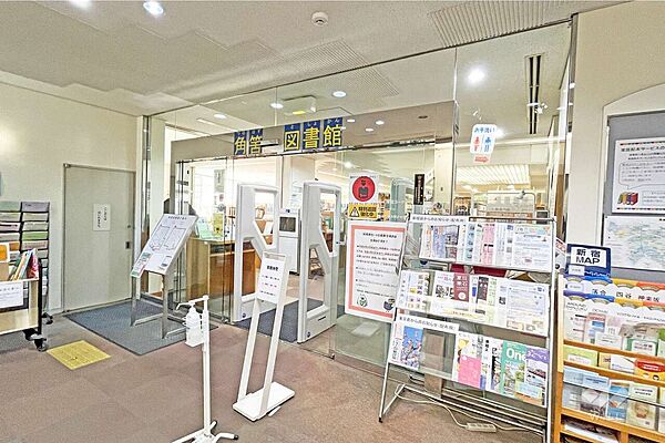 角筈図書館の外観