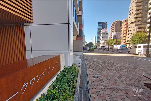 敷地北東側の前面道路（南東側から）