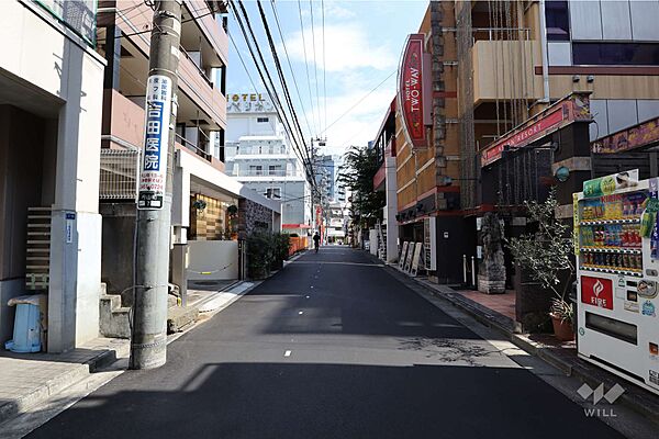 敷地西側の前面道路