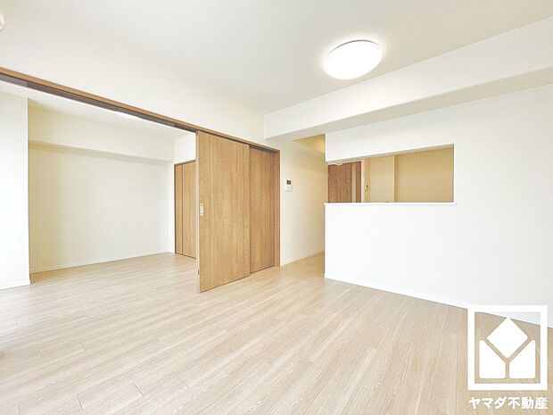 シンプルなデザインで、家具も合わせやすく、模様替えなど色々楽しめます。