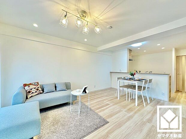 シンプルなデザインで、家具も合わせやすく、模様替えなど色々楽しめます。