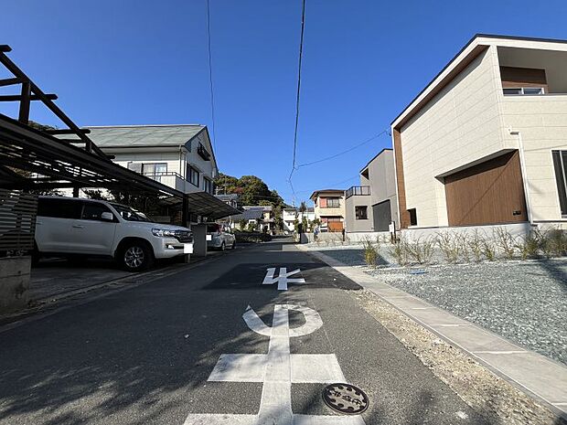 富塚西小学校まで徒歩約19分、バス停まで徒歩約6分とお子さまの通学も安心です♪