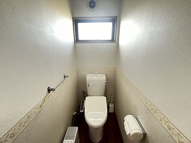 1・2階にトイレあり。階段を降りなくてもいいので便利ですね