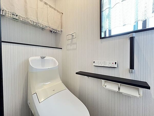 スタイリッシュな一体型トイレ！お掃除も楽々！