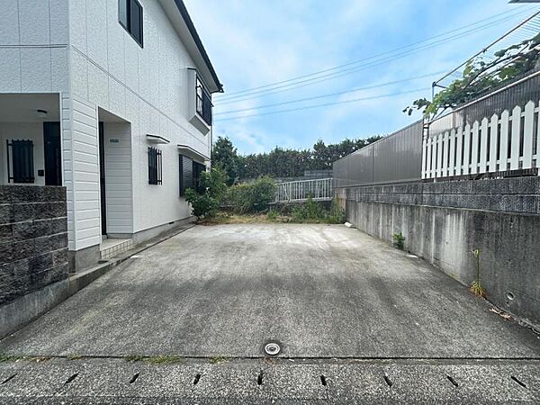 陽をたっぷり浴びるバルコニーで、洗濯物もしっかり乾かせます♪