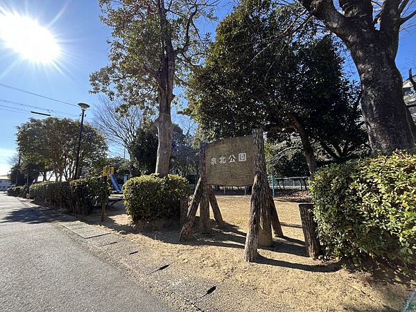 ファミリーマート浜松泉四丁目店まで徒歩約5分　約403ｍ
