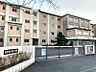 周辺：初生小学校まで　1062m　徒歩約14分●学校教育目標「夢と知恵をもち　共に生きる子」　笑顔にあふれ　安心して学び　明日また来たくなる学校を目指します。