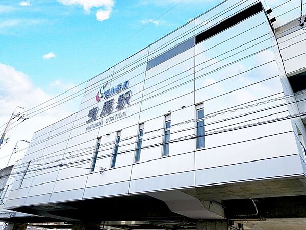 遠州鉄道鉄道線「曳馬」駅まで　334m　徒歩約5分　相対式ホーム2面2線の有人高架駅。