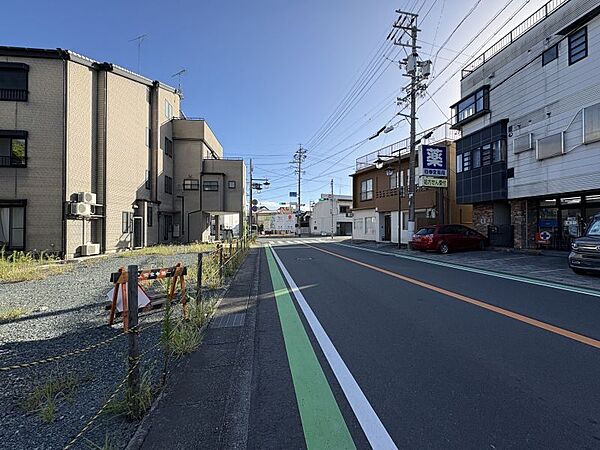 小学校まで徒歩約5分！お子様の登下校も安心の距離です◎