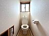 トイレ：トイレは各階に完備！朝の混雑時や夜間も気兼ねなく使えて安心です♪