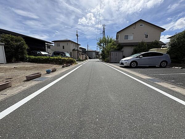 幼稚園や小中学校が徒歩圏内のため子育てにも最適な環境です♪
