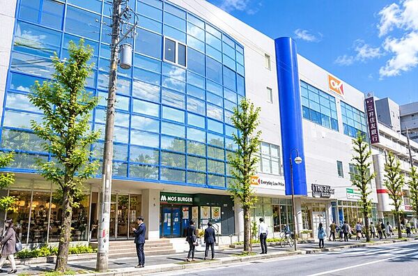 毎日の食卓を支えるOKストアが身近に。食品から日用品まで幅広く揃い、日々の買い物を便利にサポートしてくれます。