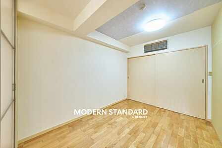 ■　洋室　■　洋室は2部屋あり、どちらも収納付きです。