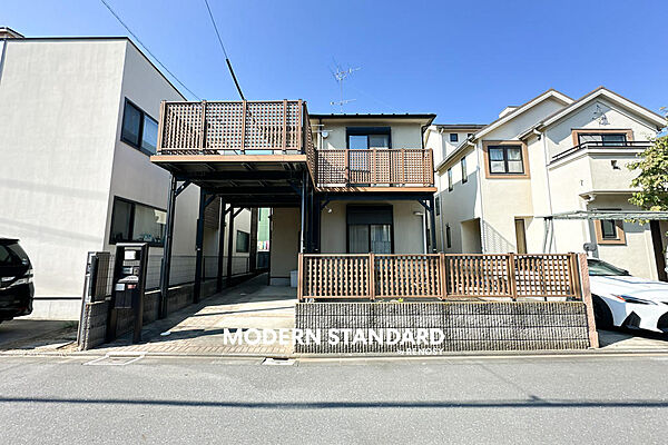 ■　外観　■　2003年12月築、木と空間づくりに定評のある「住友林業」施工の注文住宅です。