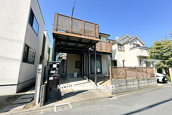 ■　外観　■　2003年12月築、木と空間づくりに定評のある「住友林業」施工の注文住宅です。