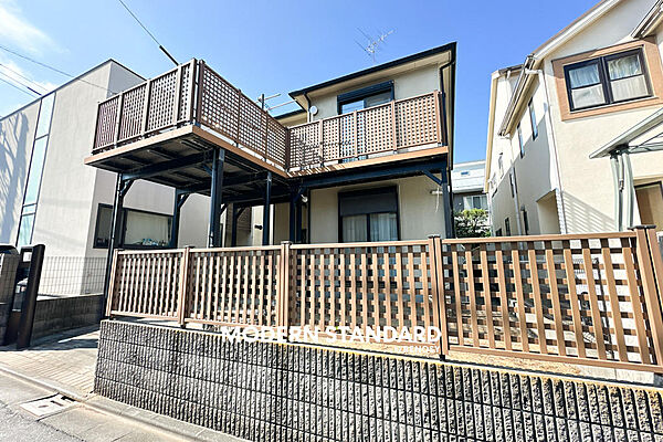 ■　外観　■　2003年12月築、木と空間づくりに定評のある「住友林業」施工の注文住宅です。