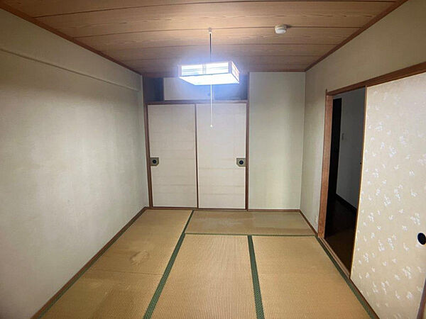客間にも最適な和室。畳の温もりに包まれ、くつろぎの時間を叶えてくれます。