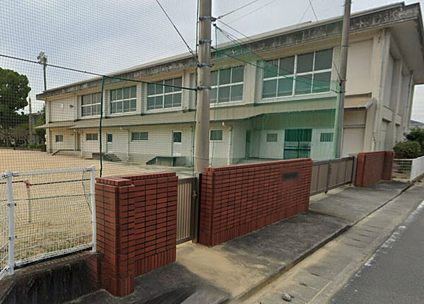 近隣に運動施設を備えた教育環境が整うエリア。通学やクラブ活動の拠点が身近で、のびのび過ごせます。放課後の見守りも安心な住みやすい街並みです！