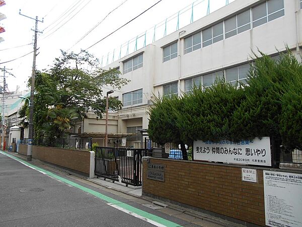 目黒区立鷹番小学校：徒歩5分（350ｍ）