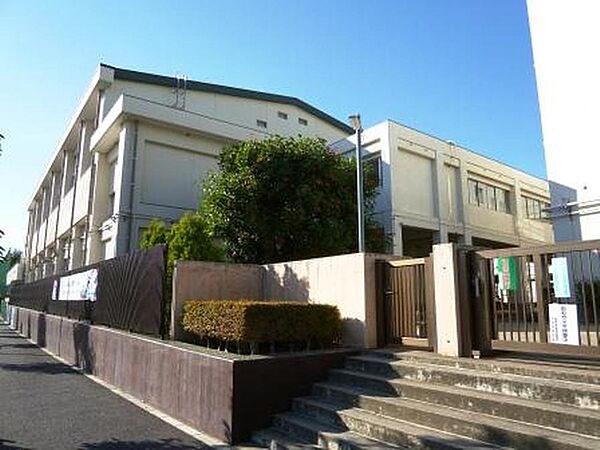 世田谷区立北沢中学校：徒歩13分（1000ｍ）