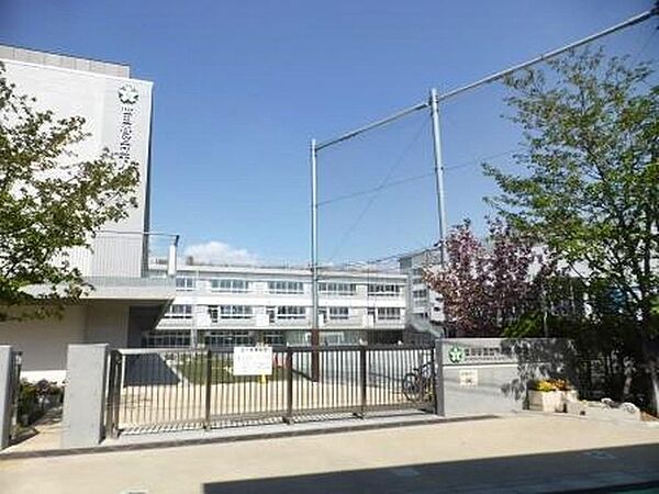 世田谷区立下北沢小学校：徒歩8分（564ｍ）
