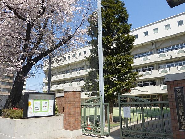 文京区立窪町小学校：徒歩11分（850ｍ）