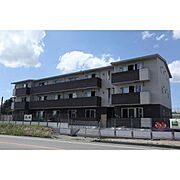 平原駅より徒歩36分 築2年1ヶ月 3階建の賃貸物件