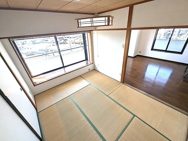 和室6帖　畳の部屋が一部屋あるだけで和みます。