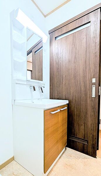 シャワーノズル付き洗面化粧台