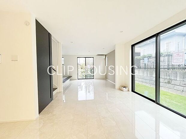 溢れる光をたっぷり取り込んだリビングダイニング・快適性を求めたやすらぎの空間です