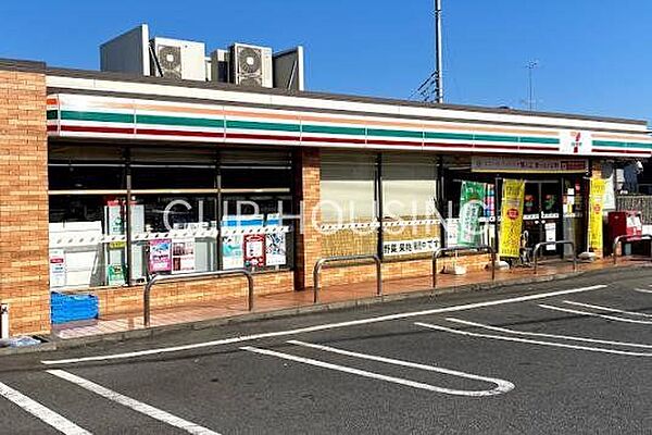 セブンイレブン八王子絹ケ丘1丁目店 徒歩2分。 110m