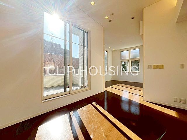 リビング/ダイニング 八王子市七国1丁目