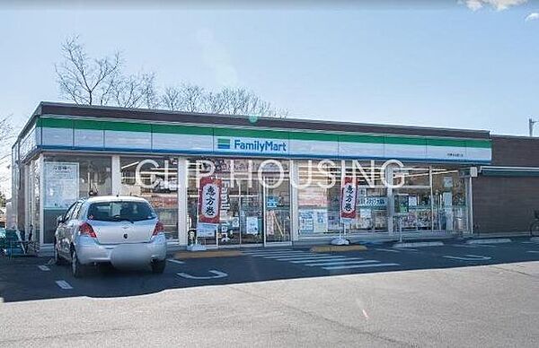 ファミリーマート中野中央通り店 徒歩8分。 610m