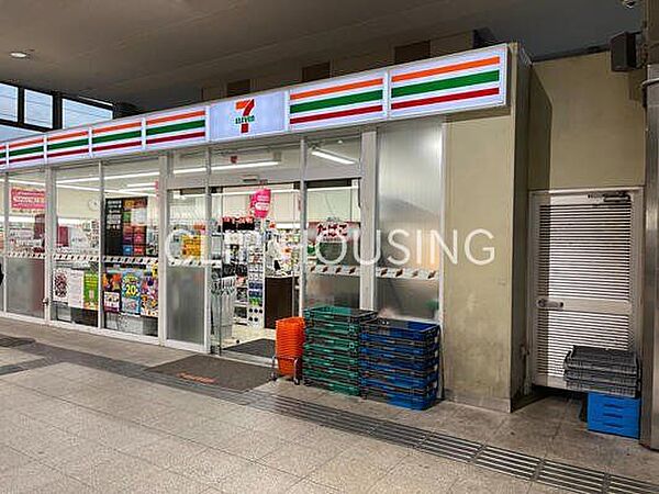 セブンイレブン中央大学・明星大学駅店 徒歩3分。 240m